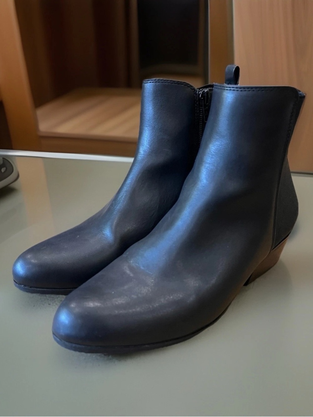 Women’s Aerosoles Black Leather Ankle Boots - Low Heel, Zipper Side Size 7.5